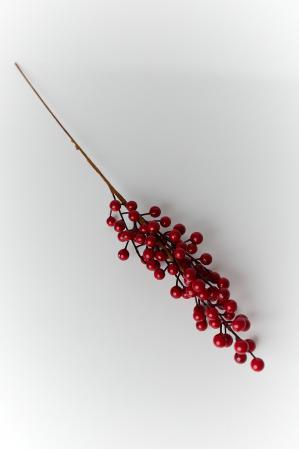 Ветка красные ягоды 65см